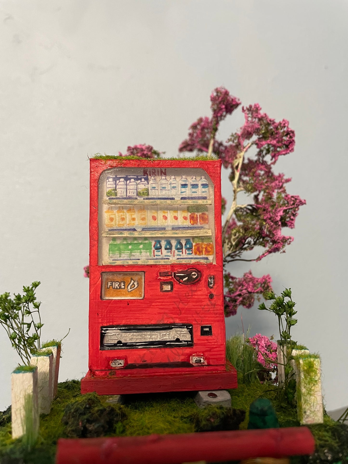 « The Red Vending Machine Shrine » par Patisss